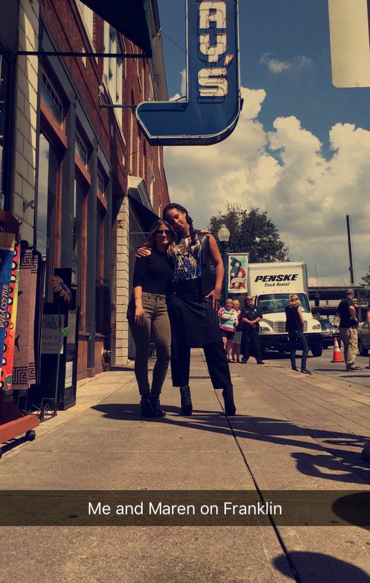 Nashville Day #2! Chillin with @MarenMorris... Check us on my Snapchat: akstreetgoddess ???? https://t.co/l2BDJ4kJvY