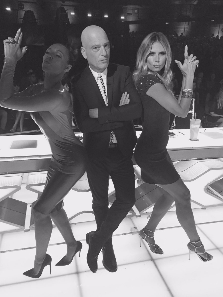.@howiemandel and his angels are ready to go live, we're just waiting on @SimonCowell #AGT https://t.co/FbjnYSjWST