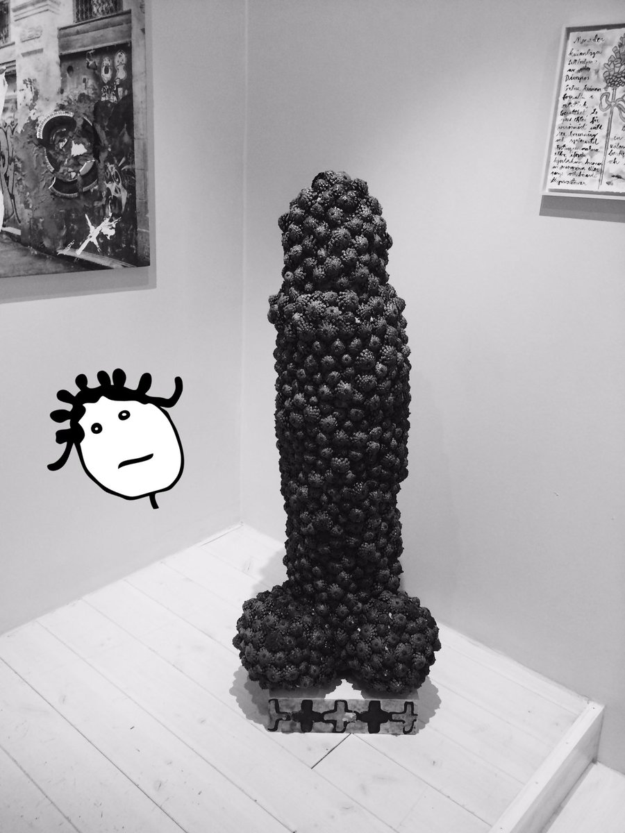 RT @illestbaba: rhenna made it to an art gallery in Stockholm. https://t.co/v34Dj5sJdw