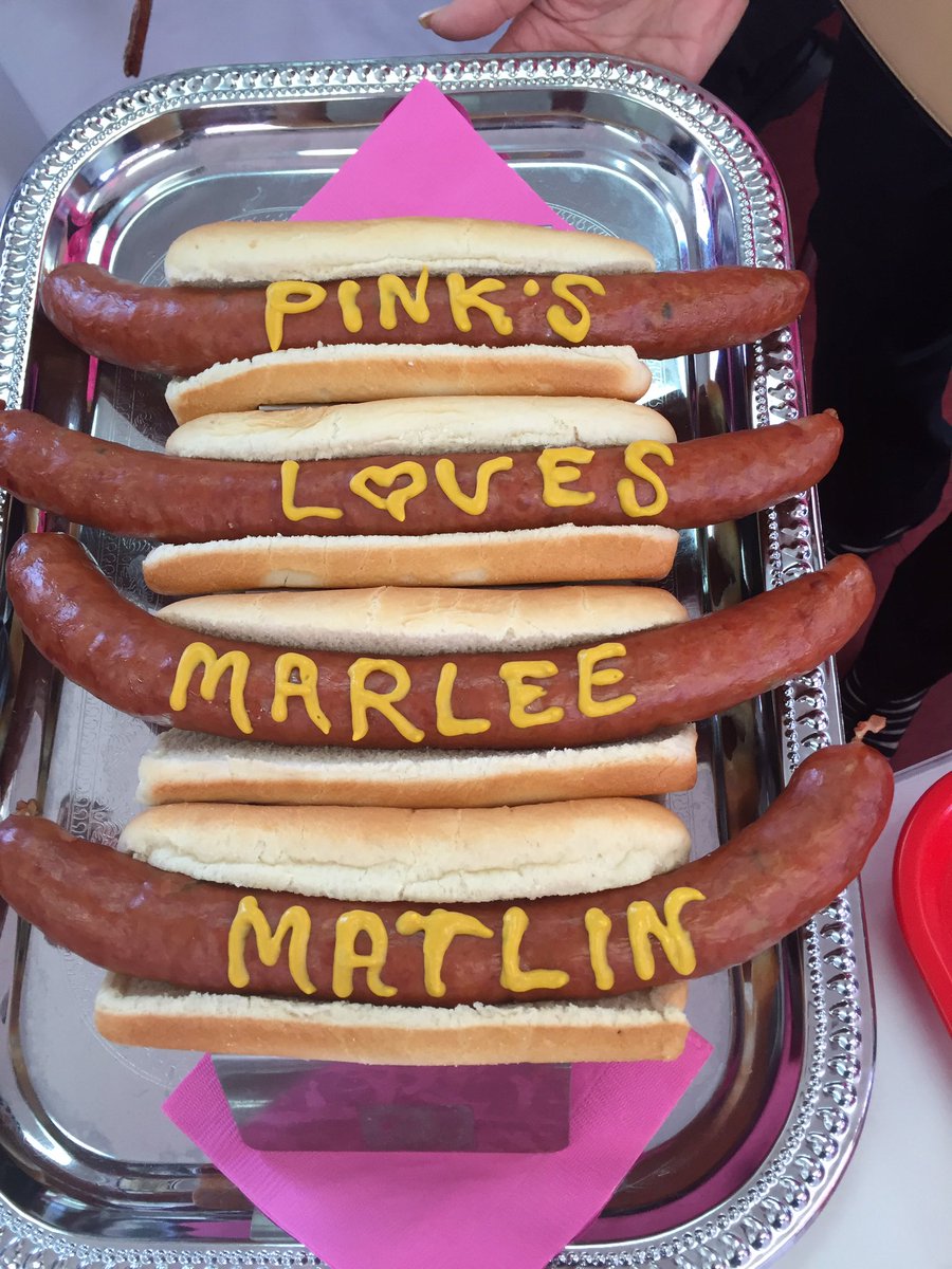 THANK YOU @pinkshotdogs and Gloria Pink!! What a great way to celebrate Labor Day -Go to Pink's in Hollywood! https://t.co/adGDQezTZX