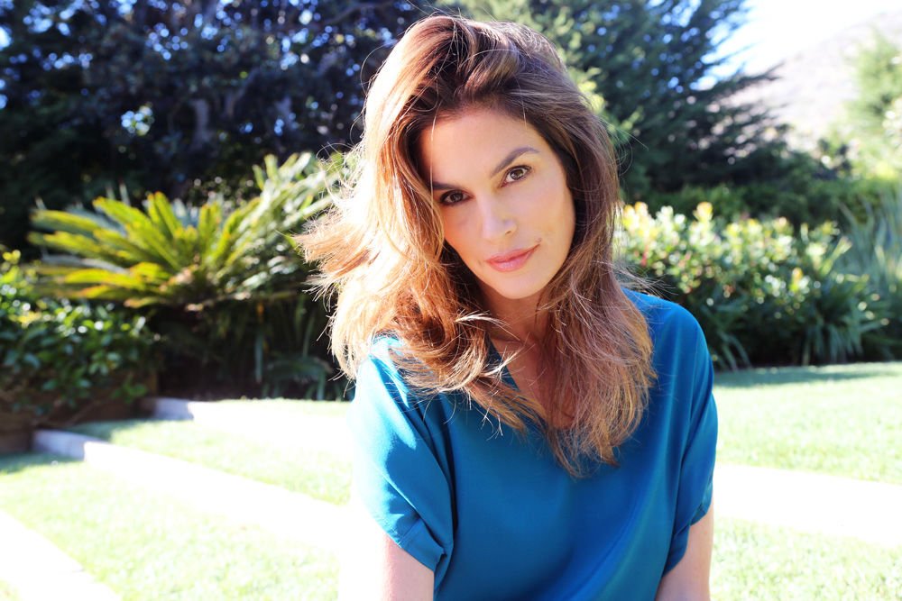 RT @IntoTheGloss: .@CindyCrawford explains all of the iconic backstage products she still sticks to https://t.co/bRogASbMpm https://t.co/fk…