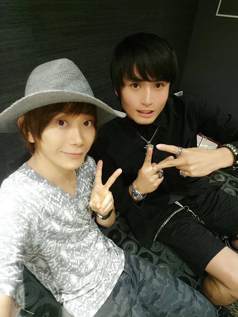 超歌劇幕末rock…近藤役のゴリ…友常のゆうきとパシャリ♪今日はゴリラが来ることがわかってたから、おとせさんのアドリブと 超歌劇幕末rock…近藤役のゴリ…友常のゆうきとパシャリ♪今日はゴリラが来ることがわかってたから、おとせさんのアドリブと