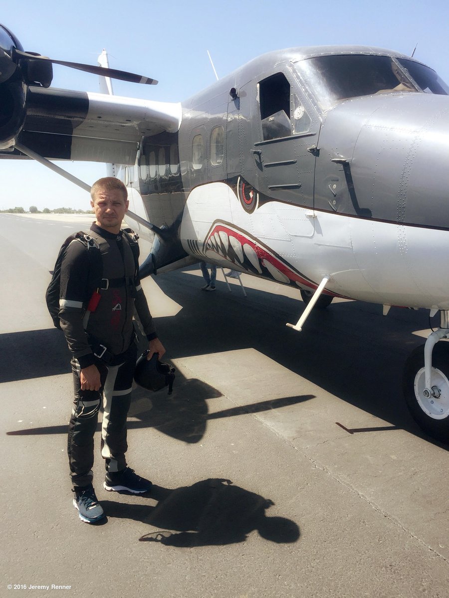 Where sharks fly...should of waited on that cheesburger #tightsuit #flyinghigh #elevation https://t.co/FIyl7EBWqX