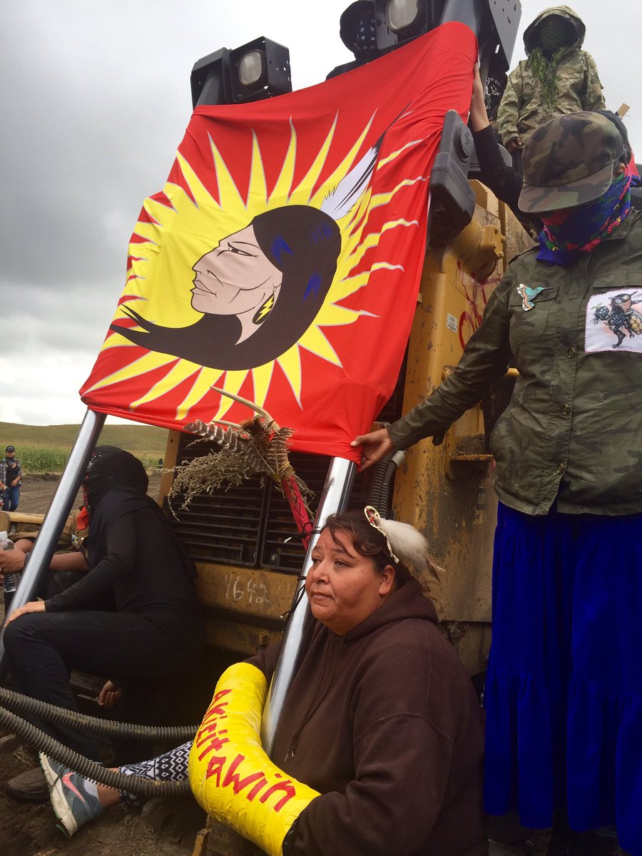 RT @zhaabowekwe: Today, women warriors lock down to defend our water & the seventh generation. #NoDAPL #LoveWaterNotOil https://t.co/jZY3Uq…