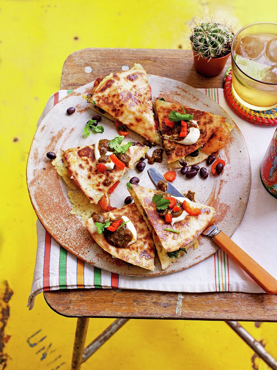 #Recipeoftheday is this super colourful Shrimp & black bean quesadillas from @JamieMagazine https://t.co/fBOWGi7kt0 https://t.co/w532LEk7Cu