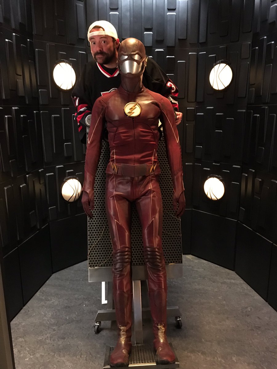 Day 5 on the set of @CW_TheFlash that I'm making. Well, the cast & crew  are making it: I just do shit like this... https://t.co/ijRWj3jJmv
