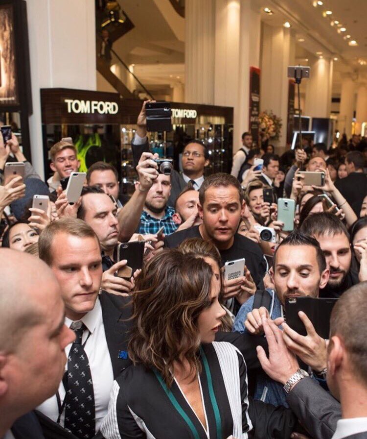 Thank you everyone @Selfridges for an incredible launch! X VB #vbxesteelauder https://t.co/eEMpzQE08O