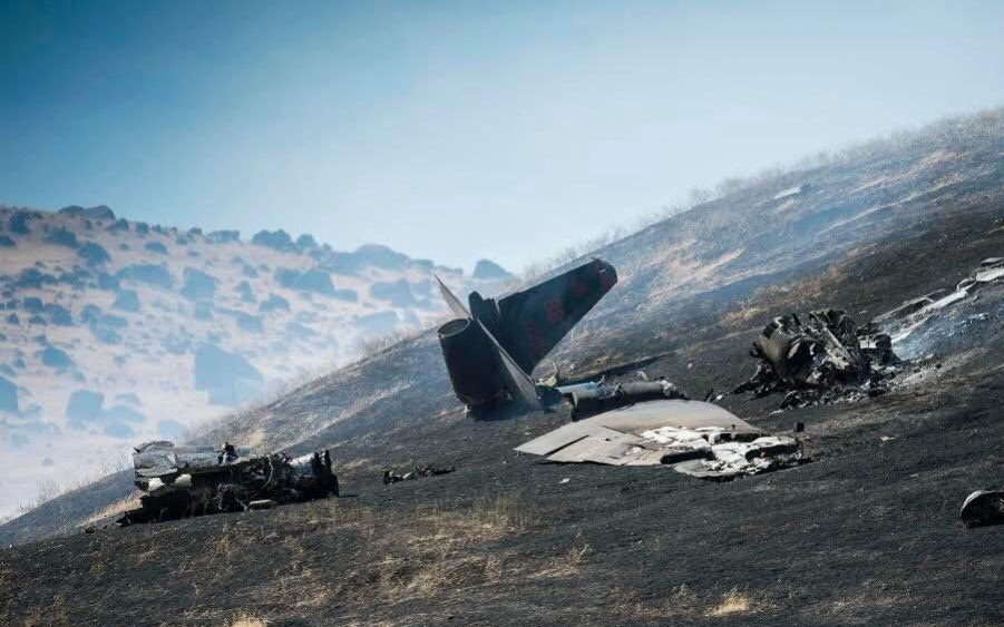 U-2 spy plane crashes on training mission in California, killing pilot and starting wildfire