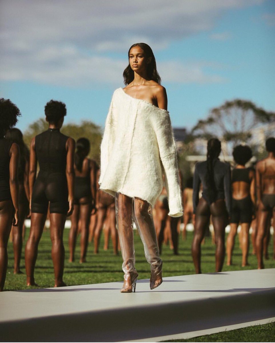 Love this look! Clear thigh high boots ???????????? YEEZY SEASON 4 https://t.co/U0HJKqDslK