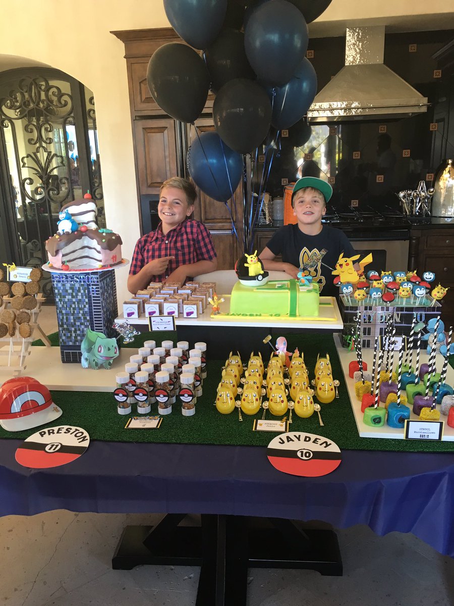 Big bday for my boys! Double digits whoop whoop! ???? https://t.co/YrrYdtEEg1