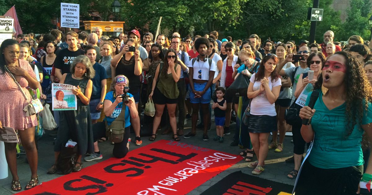 RT @Fusion: #BlackLivesMatter is standing in solidarity with the #NoDAPL movement: https://t.co/8YoET2YhPT https://t.co/hj9nddp4cZ