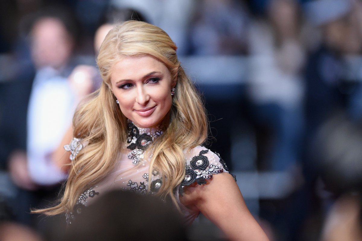 RT @Cosmopolitan: We're going ~LIVE~ with @ParisHilton at 1pm EST, tune in at https://t.co/rk9IJCff0y ✨????????????✨ https://t.co/kL5fFZsL7I