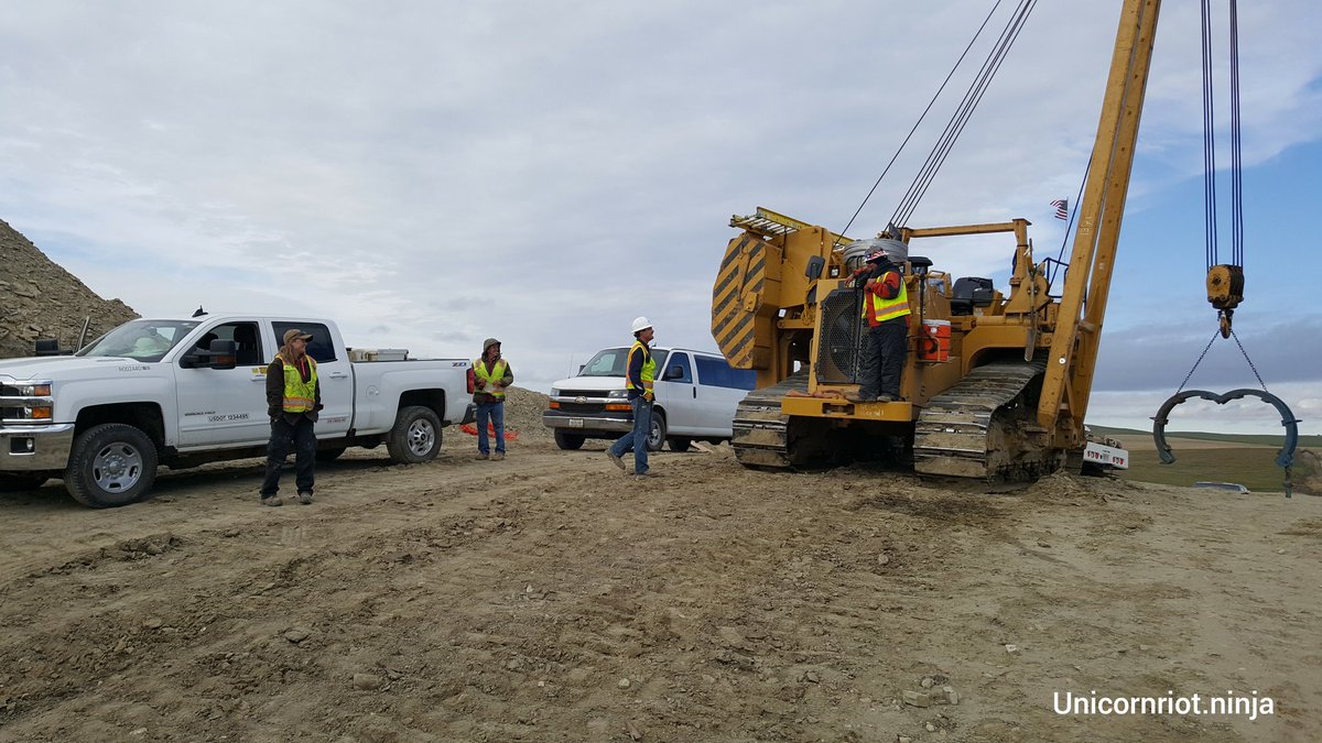 RT @UR_Ninja: #Breaking- water protectors enter Dakota Access Pipeline construction site, halt work  #NoDAPL https://t.co/IIt4mcilgX