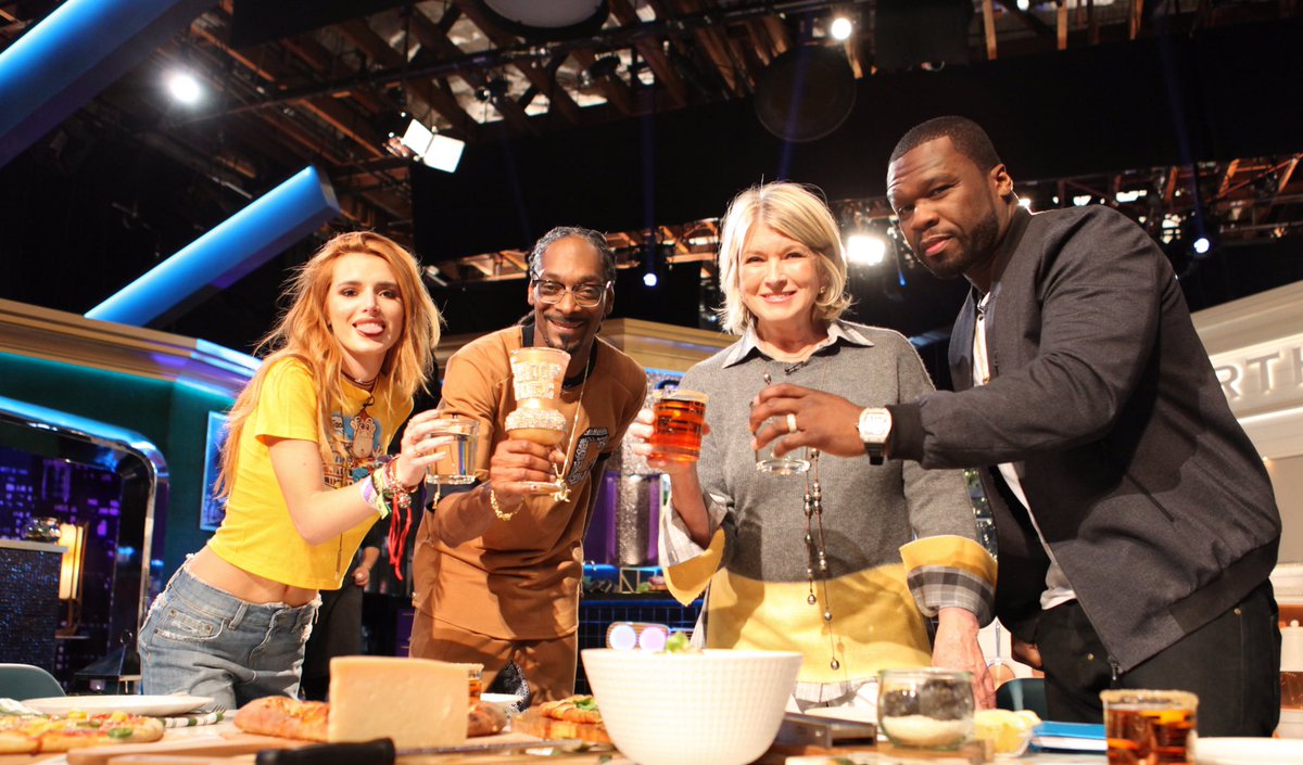 Real gs n tha kitchen ????????  #MarthaAndSnoop @bellathorne @marthastewart @50cent @VH1 https://t.co/VyB8NrnVxl