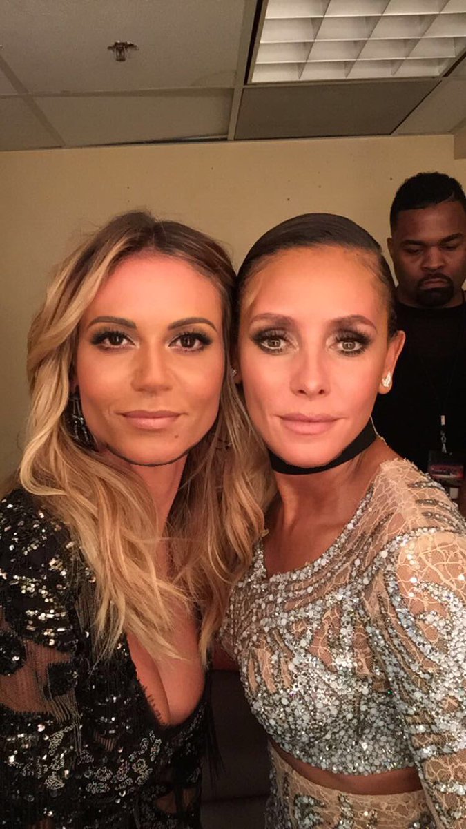Swapping faces with @officialmelb tonight at the @nbcagt finale! #faceswap ???? #AGT https://t.co/TtDpJGS3HJ