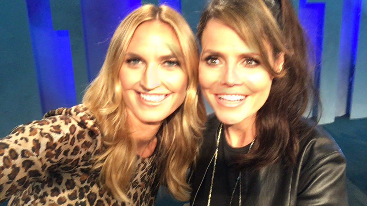 Can you guess who the first guest judge of the season is?! Tune in tonight to @ProjectRunway and find out! #FaceSwap https://t.co/Dj5hnW8RmC