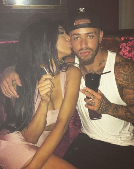 RT @new_magazine: OMG! @chloekhanxxx cosies up to @stephen_bear's EOTB co-star @MrAshleyCain... MORE: https://t.co/RpNXYGB3ln https://t.co/…