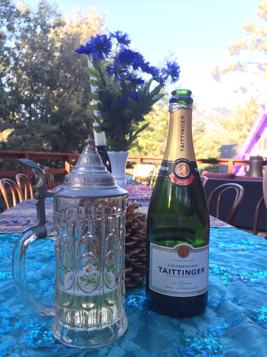 Fabulous weekend at Hicksville Pines with friends & @TaittingerUSA https://t.co/1f0fU9NP1Z