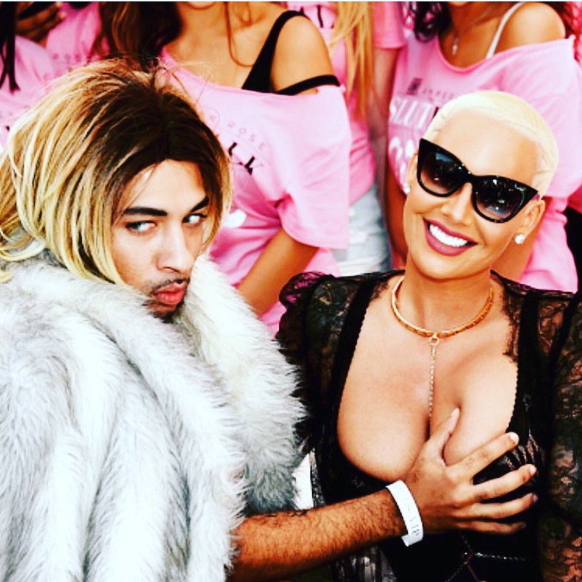 After this moment my necklace vanished ???? #joannethescammer @joanneprada Lol #Scammingsluts https://t.co/uVh7710w6Y