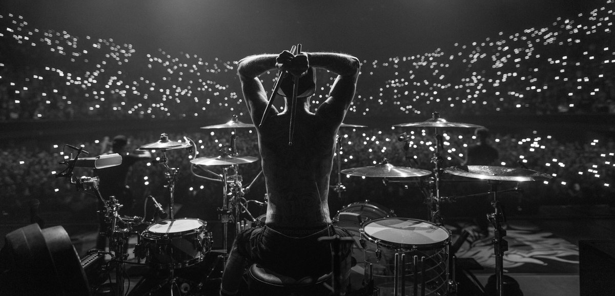 RT @elmakias: Travis Barker at The Forum shot with Sigma 20mm 1.4 https://t.co/qXSfYGw2qB