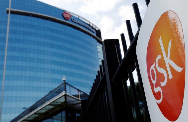 GSK #shinglesvaccine remains effective after four years: study https://t.co/uPi5agd5jY by @Reuters https://t.co/Y63W8GxJE9
