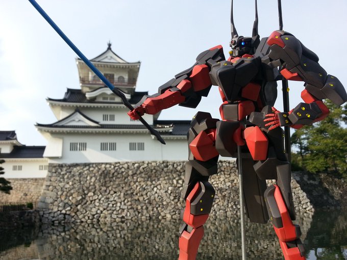 晴れて来たので今度は富山城址公園で撮影。やっぱり武者ロボットはお城が似合うね(^ー^)#クロムクロ#クロムクロのある風景 晴れて来たので今度は富山城址公園で撮影。やっぱり武者ロボットはお城が似合うね(^ー^)#クロムクロ#クロムクロのある風景