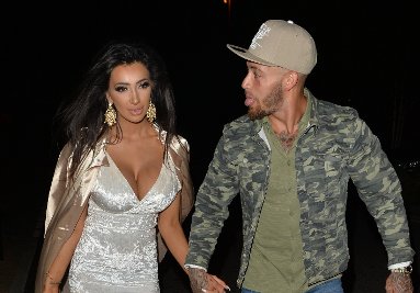 RT @MirrorCeleb: Chloe Khan and topless Ashley Cain get steamy under the sheets https://t.co/zf7zuF2nDF https://t.co/iSZanQP1KI