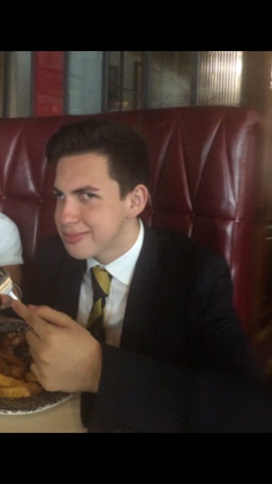 RT @salmon19ish: When you spot two dank chicas going in opposite directions https://t.co/JKORjjb3om