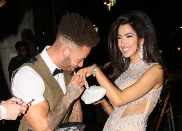 RT @TheSunTV: #CBB’s Chloe Khan packs on the PDAs with Ex On The Beach badboy Ashley Cain https://t.co/2d2np0ObOl https://t.co/Dg7AgMyQ8l