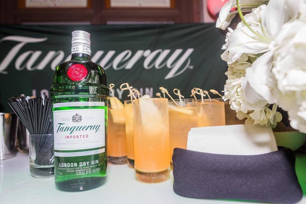 doin tha weeknd rite ???? #tanqlaidback ???????? @tanquerayusa https://t.co/EIrVIGIPLh https://t.co/saahBiGHen