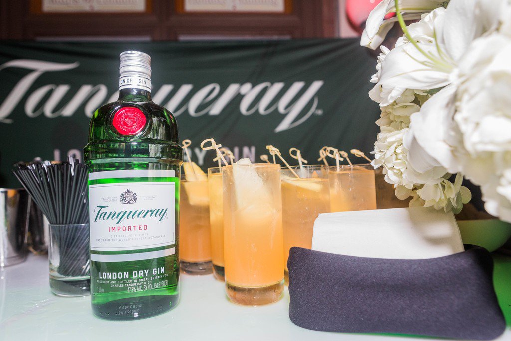 doin tha weeknd rite ???? #tanqlaidback ???????? @tanquerayusa https://t.co/jSg3A1odtL https://t.co/jqsxCsFTsI