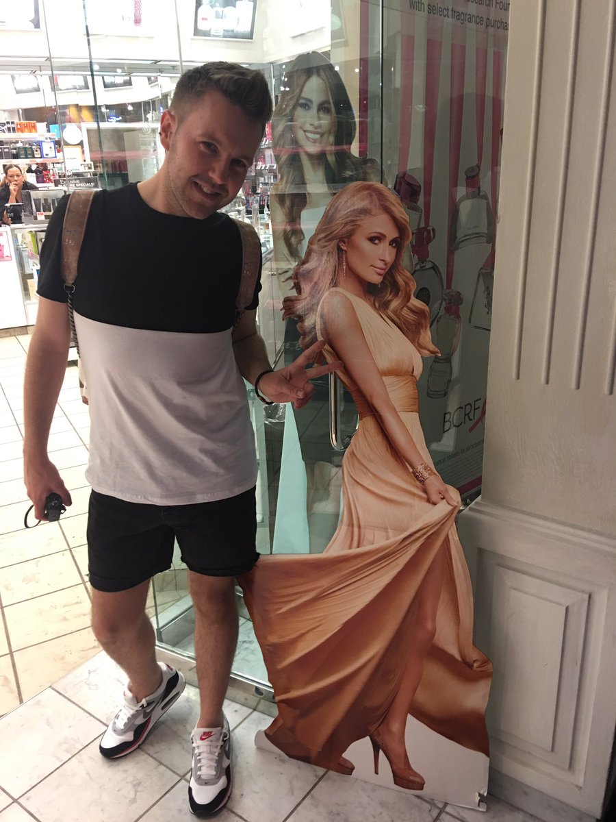 RT @OfficialLuke: I found @ParisHilton in Las Vegas . . . Well kinda ✌????️✨???????? #GoldRush https://t.co/Pdqviyhofh