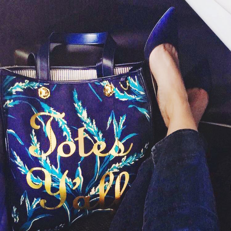 Totes appropriate flying attire. ✈️ #BlueSuedeShoes #TotesYall #ReadyForTakeOff https://t.co/KcKskhFQRf