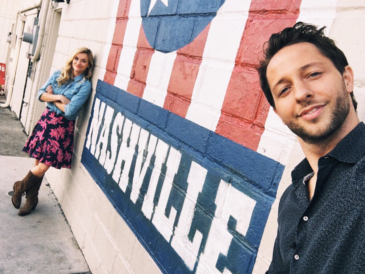 Painting the town red (and white and blue) with @DerekBlasberg @CNNStyle today. ???? @draperjames #Nashville https://t.co/QmZQaj4yXL