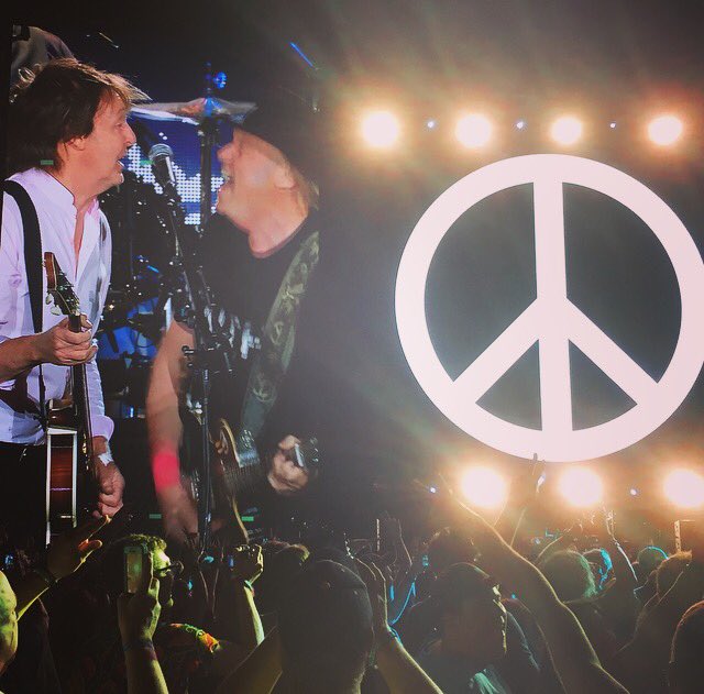 About last night — give peace a chance! @PaulMcCartney @Neilyoung @DesertTripIndio https://t.co/lr75HQhFK2 https://t.co/CJu5ltHgzq