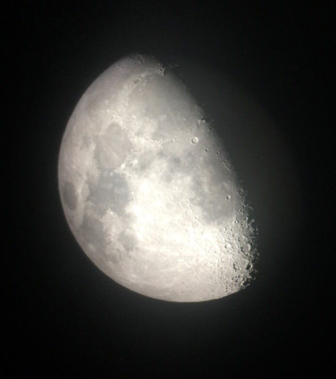 Goodnight moon https://t.co/HxnbBdCO8G