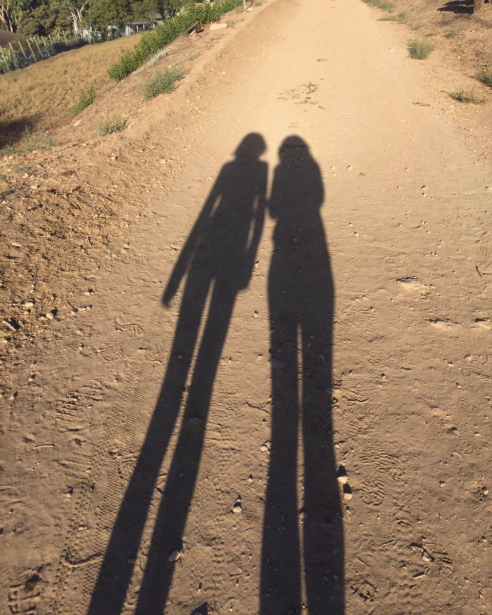 Hiking with @KaiaGerber — legs for days! https://t.co/xb2XHHA57k https://t.co/68lhGXiKvD