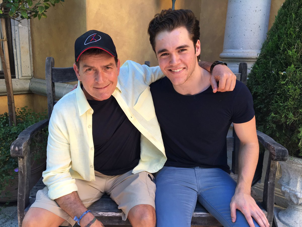 The two Charlies!
@CharlieDePew is a
rare gem! Dam glad to
know him!
100% Rokk Star!
© https://t.co/4InZGAaepT