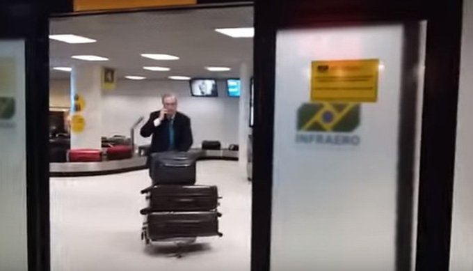 Resultado de imagem para Eduardo Cunha é agredido e xingado em aeroporto do Rio