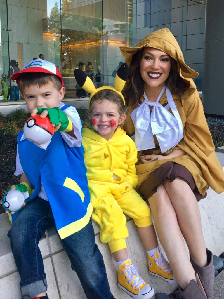 Happy Halloween from Eevee, Ash, and Pikachu! #pokemon #PokemonGO https://t.co/hM9MFOh1tp