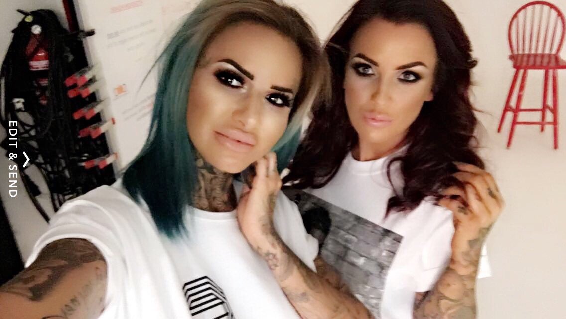RT @Sarahjanekiss: What a beauty ???? working with @jem_lucy Modelling her tees.. @mycommongoods #mycommongoods https://t.co/sxDQFBG0pq