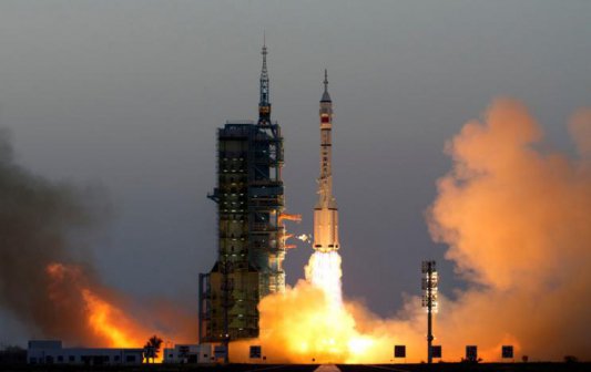 Chinese manned space mission docks with space station: Xinhua