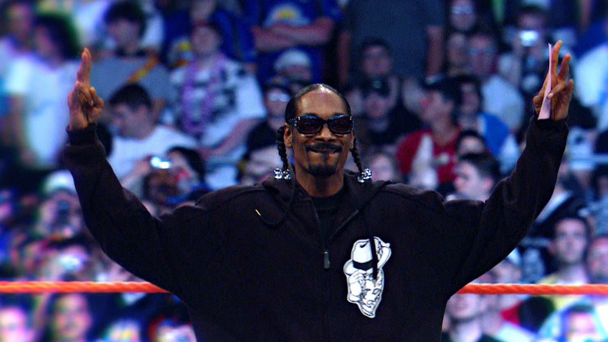 RT @WWEUK: Happy birthday to @WWE Hall of Famer, @SnoopDogg! #HappyBirthdaySnoop https://t.co/uWbCSL0BFb