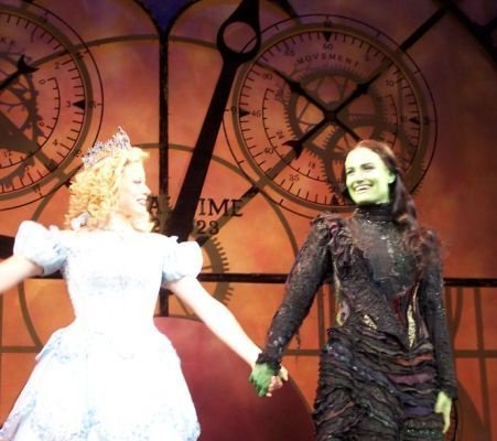 RT @MeganHiltyOL: #tbt Megan makes her Broadway debut alongside @idinamenzel  #Wicked https://t.co/x0S1GIoKLv