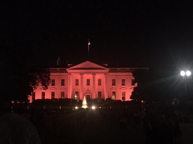 RT @vj44: Tonight we honor those affected by breast cancer and their families. https://t.co/kmxgHWxJcP