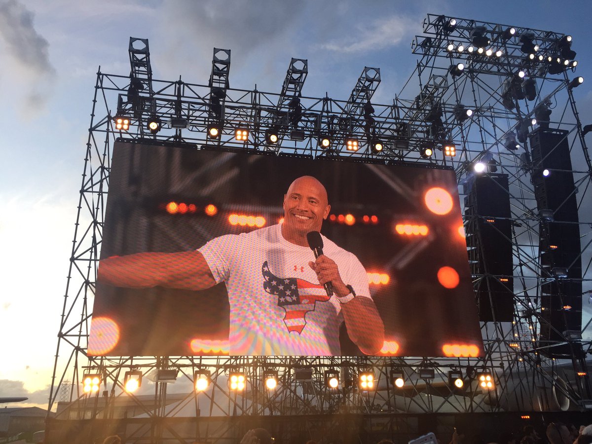 RT @power1043: Local boy @TheRock hosts #RockTheTroops in front of 40,000 ???????? at Pearl Harbor https://t.co/m0rTxmWvW7