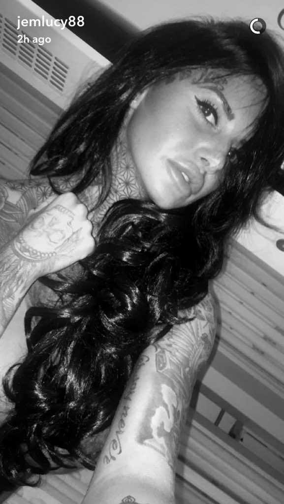 RT @amyaylett123: @jem_lucy which lady wouldn't get a minge twinge over this photo???? #extremelyhot! https://t.co/Ialz2I5fRU