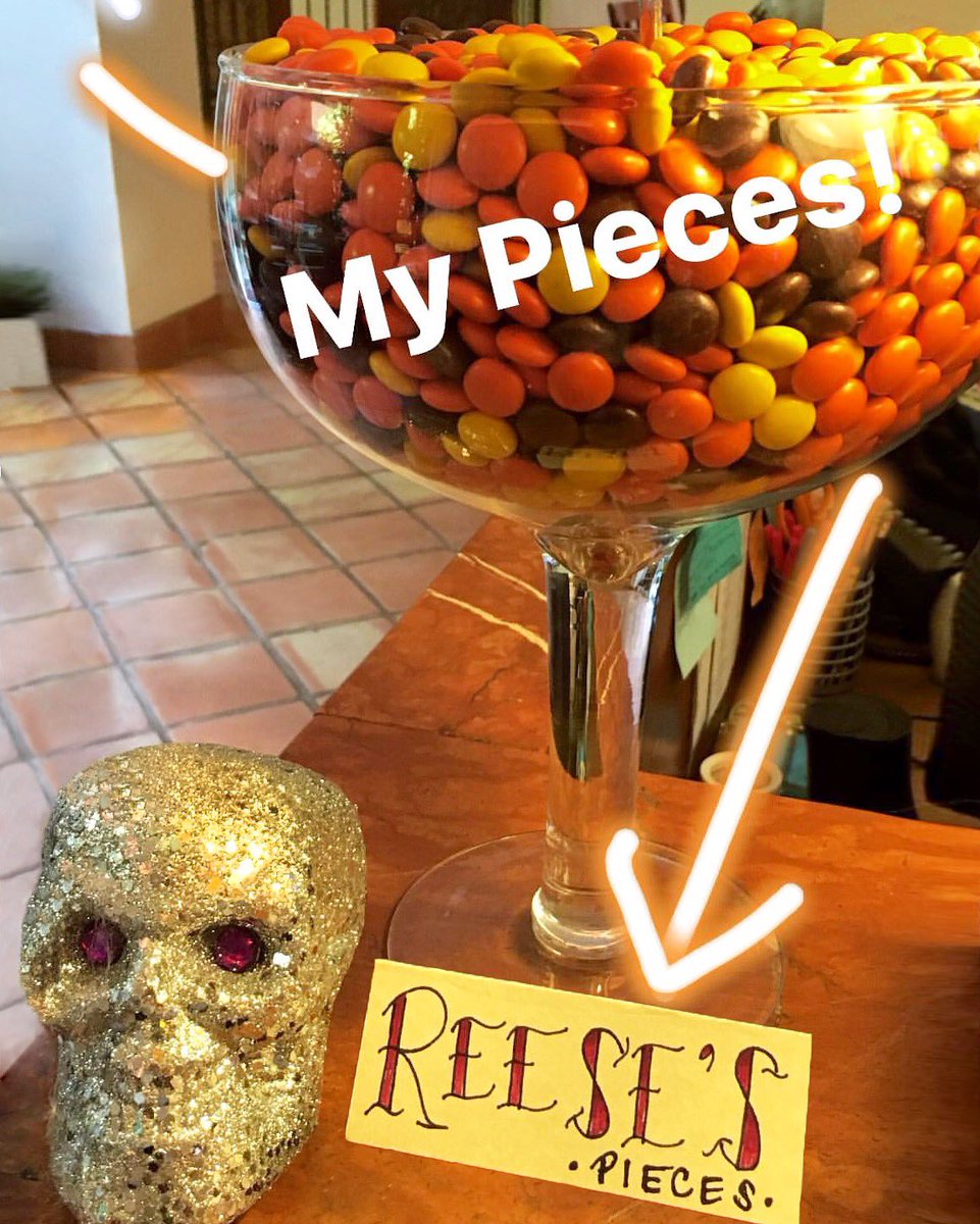 For me!? ???????? #ReesesPieces @ReesesPBCups https://t.co/Ps3O6gOBFn