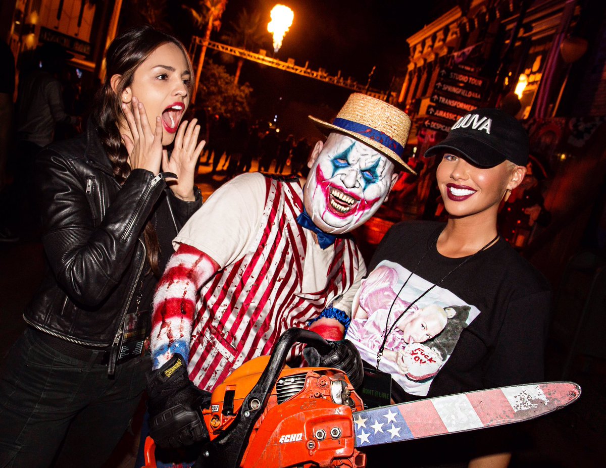 Muva x @eizamusica ????  @HorrorNights #UniversalHHN https://t.co/VCVneXMKgu