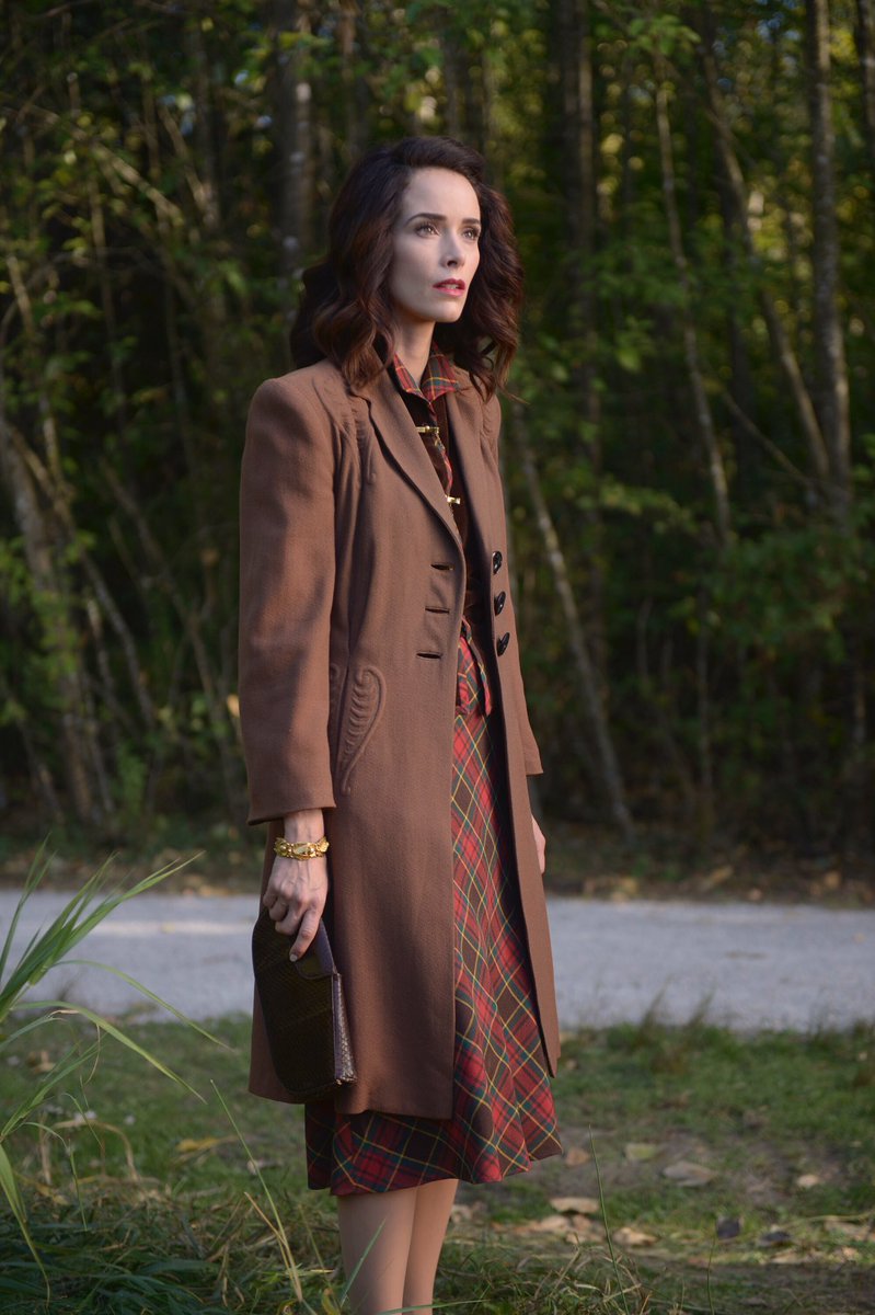It's #tbt with my fave look of the #Timeless series thus far. 1944... My era! https://t.co/9R3FSmBgKg